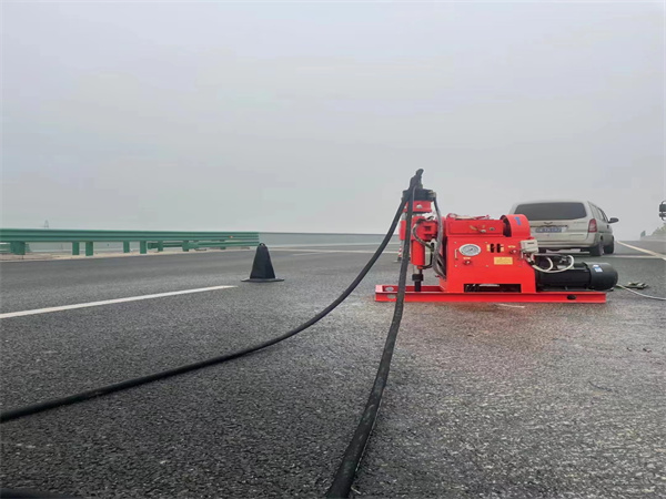 高场办事处马路路基路面开裂下沉注浆加固灌浆